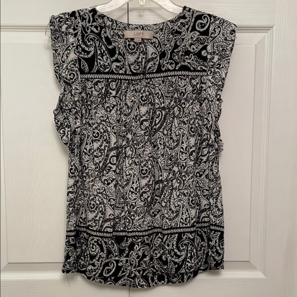 LOFT Black & White Paisley Print Pullover Top Sleeveless V Neckline XS